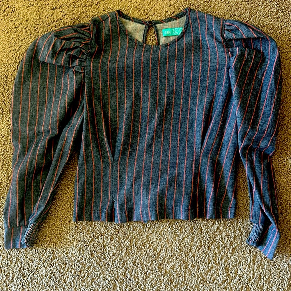 Brand new top with puffy shoulders, brand new, Colombian brand from a boutique.
